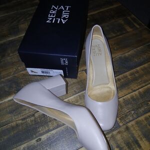 Naturalizer pumps